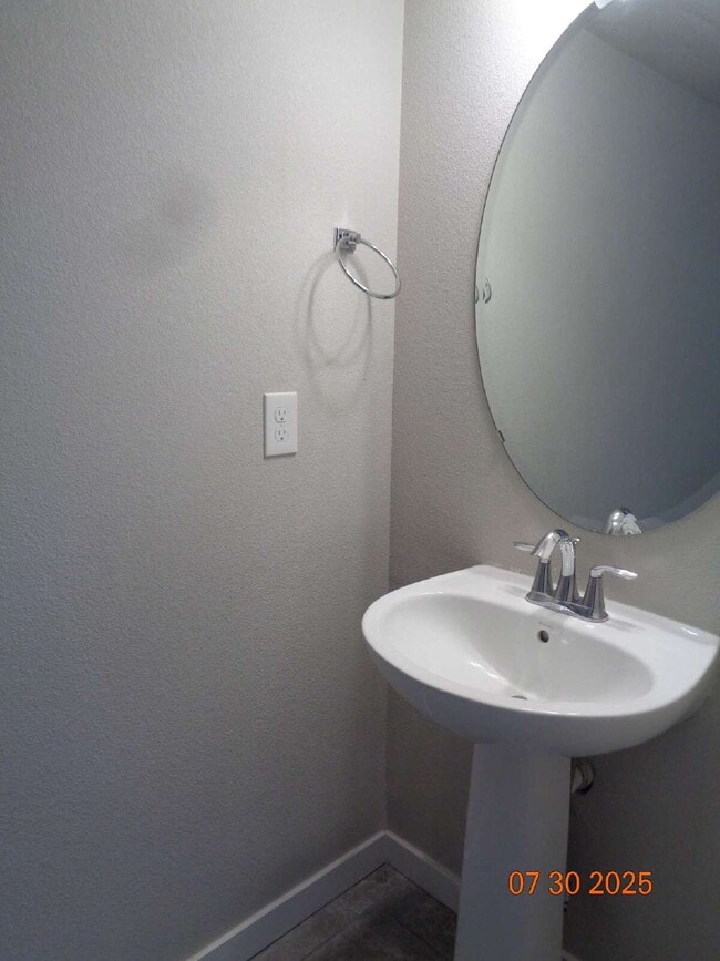 Building Photo - Great neighborhood! with open space and wa...