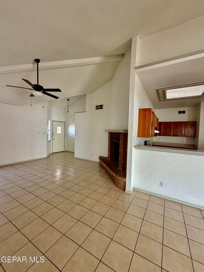Building Photo - 1468 Plaza Verde Dr