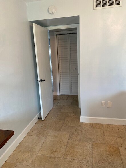 Building Photo - 53 High Point Cir W