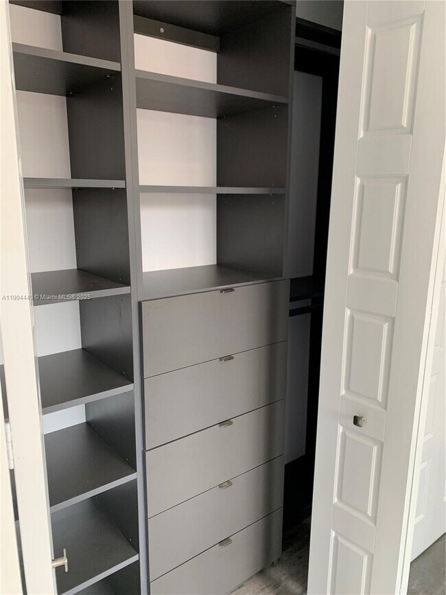 Building Photo - 1818 SW 22nd Ave