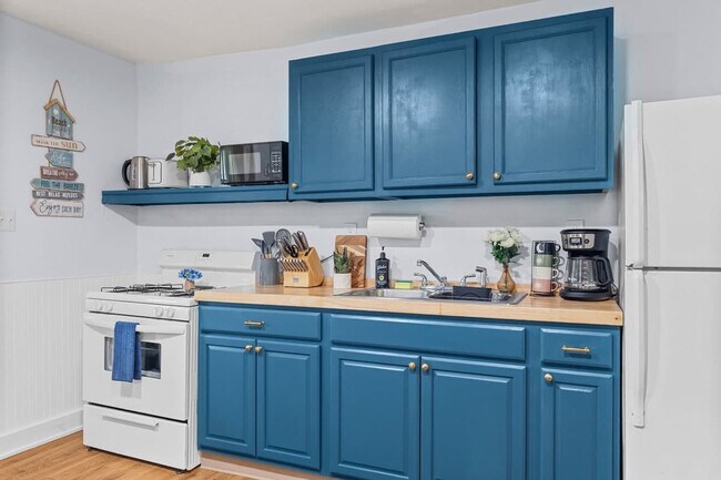 Building Photo - 1427 W Ocean View Ave