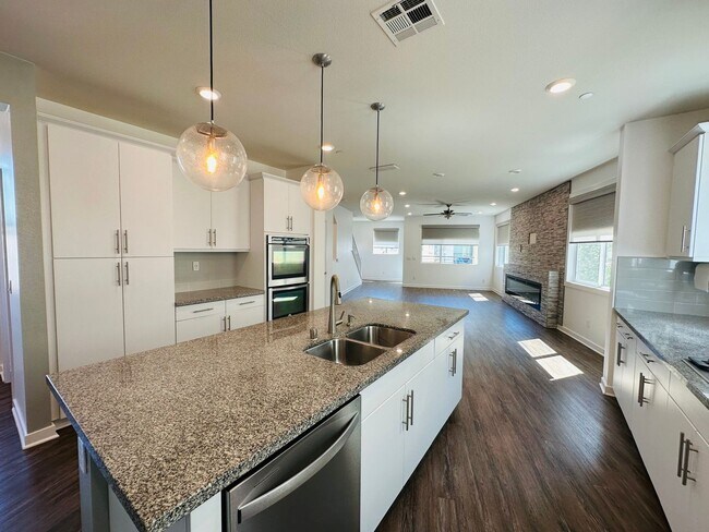 Building Photo - 1835 Vesta Dr