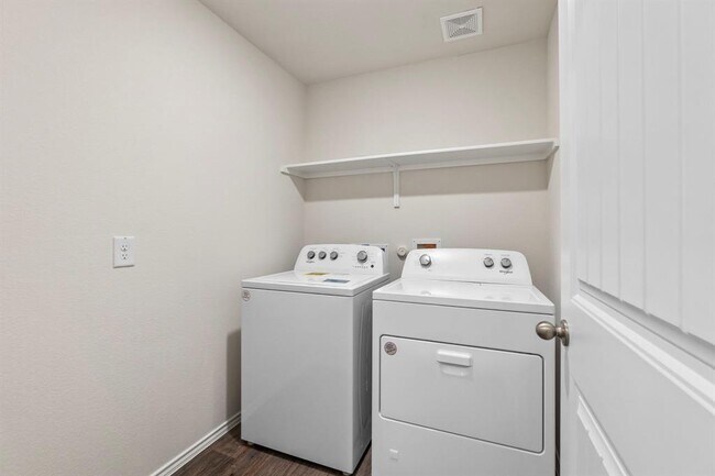 Building Photo - 280 Granary Dr