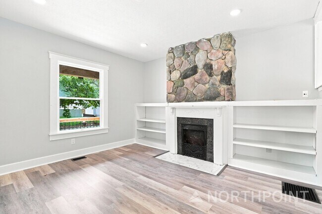 Building Photo - Beautifully renovated three bedroom home