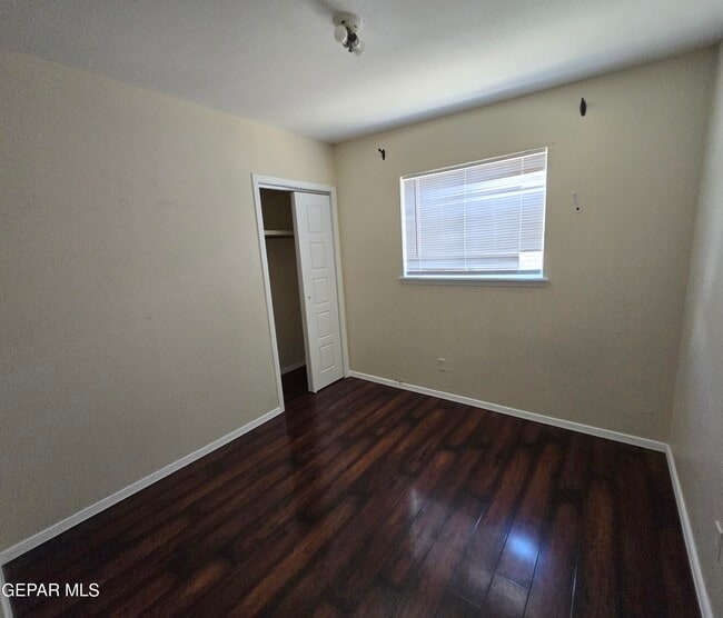 Building Photo - 10533 Champlain St