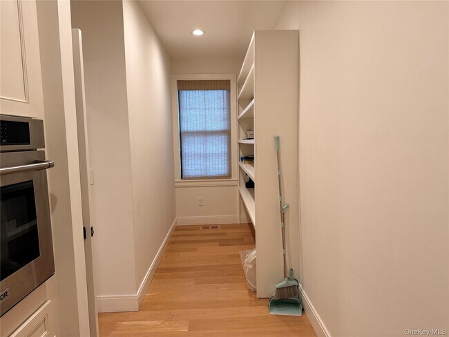 Building Photo - 6 Conifer Ct