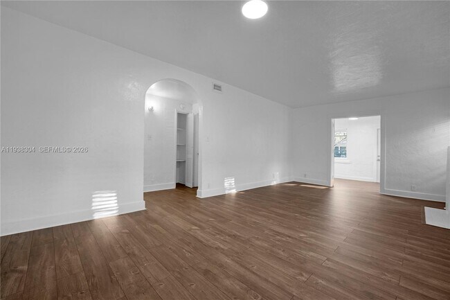 Building Photo - 1505 Monroe St