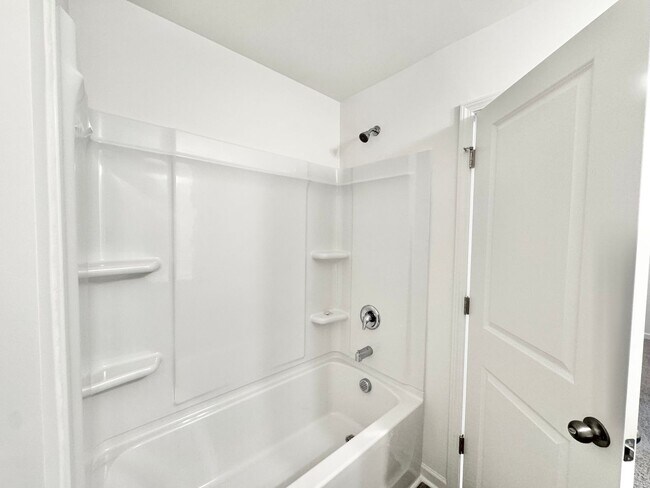 Building Photo - Spacious 3 Bedroom Townhome minutes from I-85 - AVAILABLE OCTOBER 2026