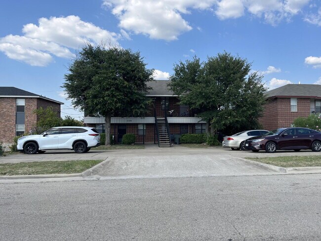 Building Photo - Spacious 2-Bedroom Apartment – Prime Location Near Shopping & Fort Hood