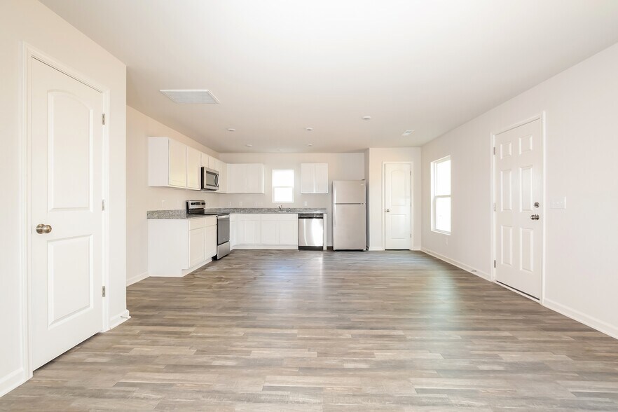 Building Photo - 6405 Century Ln