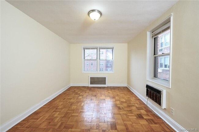 Building Photo - 2 Sadore Ln
