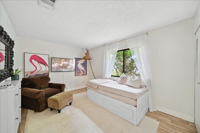 Building Photo - 171 Salmon Dr NE