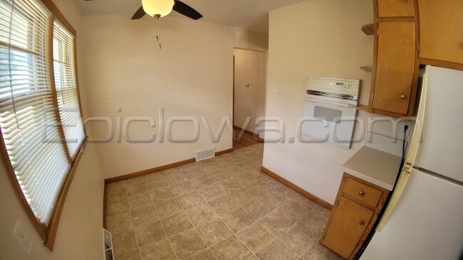 Building Photo - 214 24th St NW