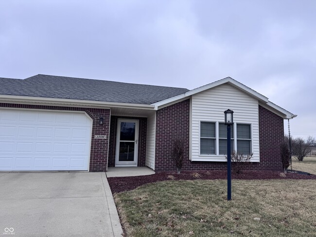 Building Photo - 1206 W Sheffield Dr