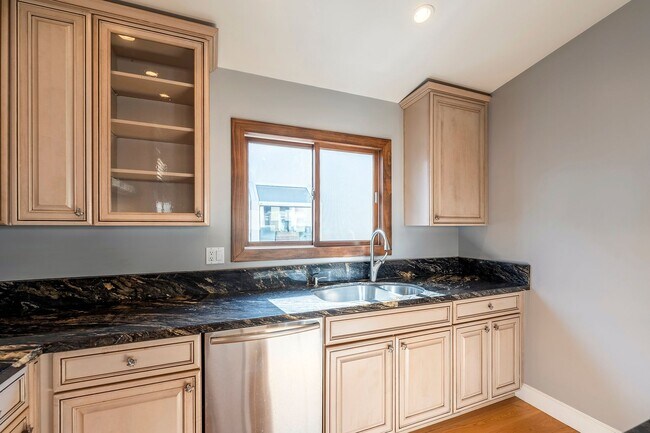 Building Photo - Beautiful Manhattan Beach Rental Home!