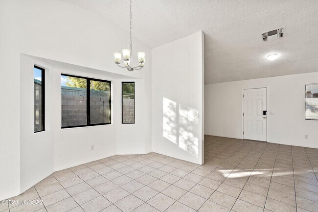 Building Photo - 6082 S Birchwood Dr