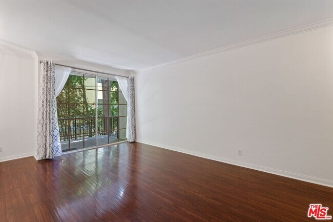 Building Photo - 1375 Kelton Ave