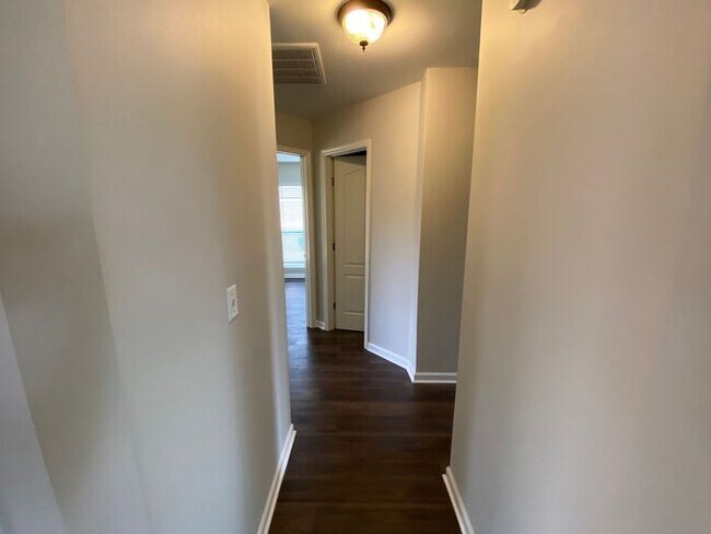 Building Photo - Beautiful Brick Home in Mt Juliet - Pet Fr...