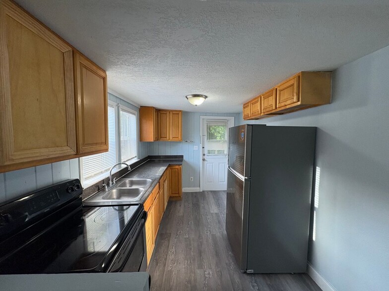 Building Photo - 1423 Licht St