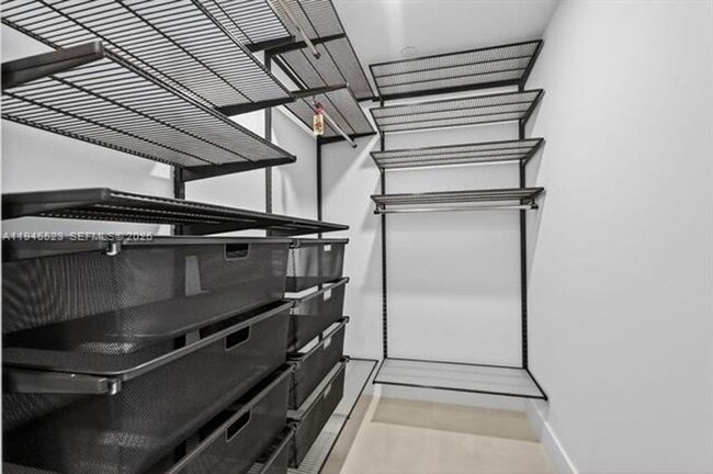 Building Photo - 13800 Highland Dr