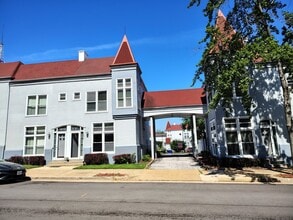 Building Photo - 1217 N 11th St