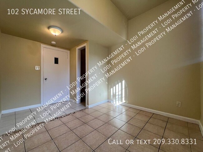 Building Photo - 102 Sycamore St