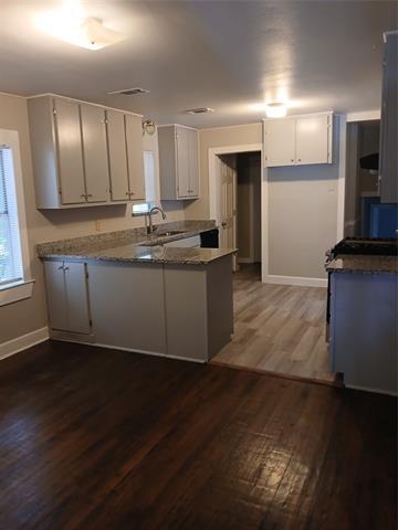 Building Photo - 319 W Clarendon Dr