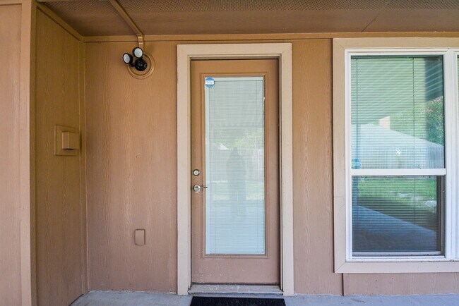 Building Photo - 8307 Stagewood Dr