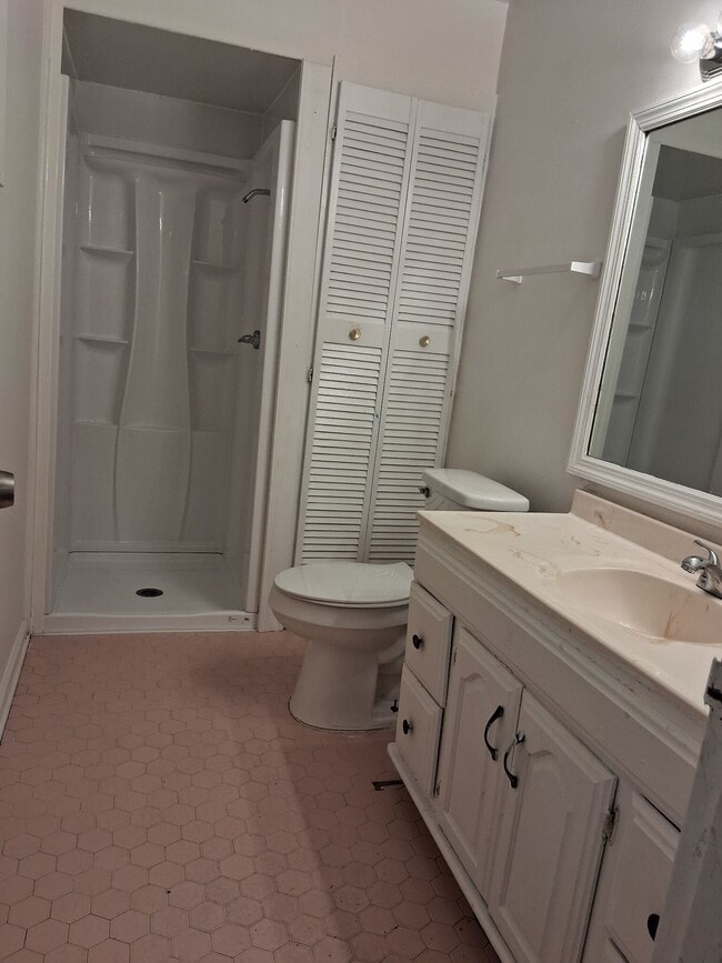 Building Photo - 3207 Longwood Dr