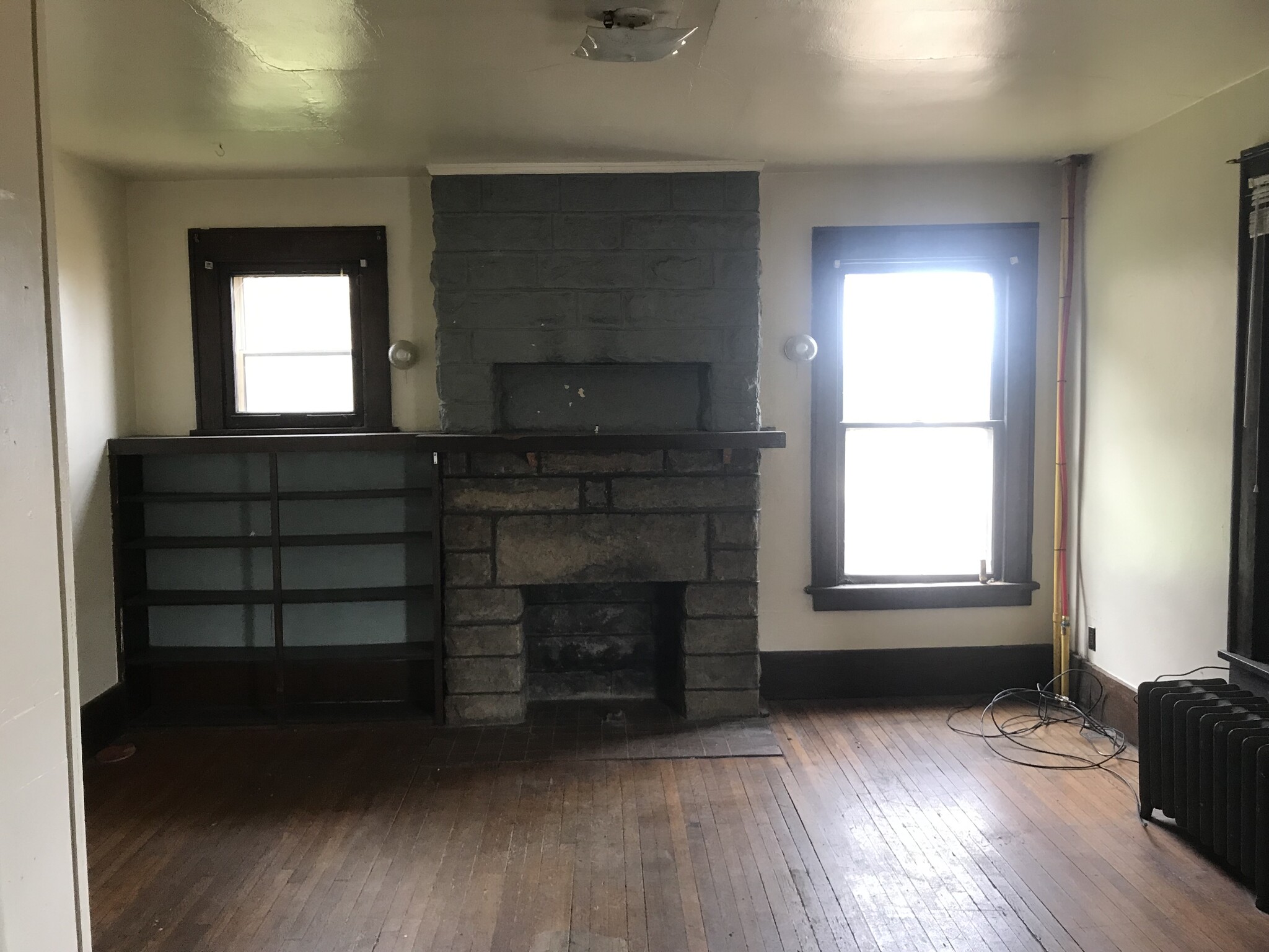 Living room - 804 College Ave