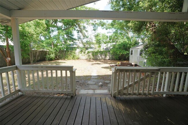 Building Photo - 207 N Gomez Ave