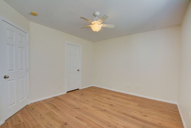 Building Photo - Beautiful two bedroom in great location