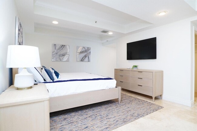 Building Photo - 247 S Ocean Blvd