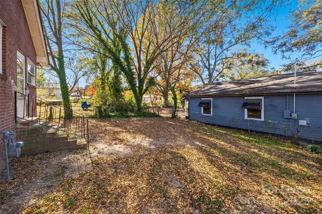 Building Photo - 807 N Morris St