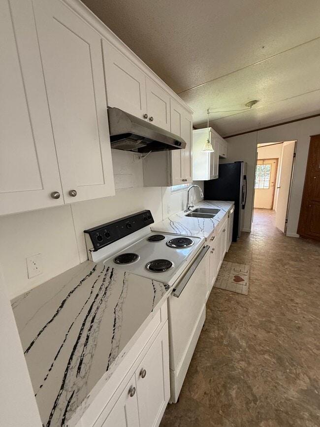 Building Photo - 4-Bedroom Home for Lease | Benton, LA 7100...