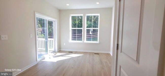 Building Photo - 242 Talucci Dr