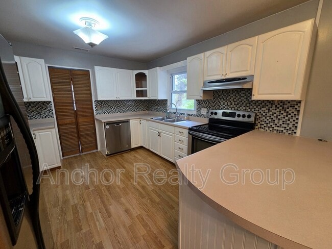 Building Photo - 14 Al St