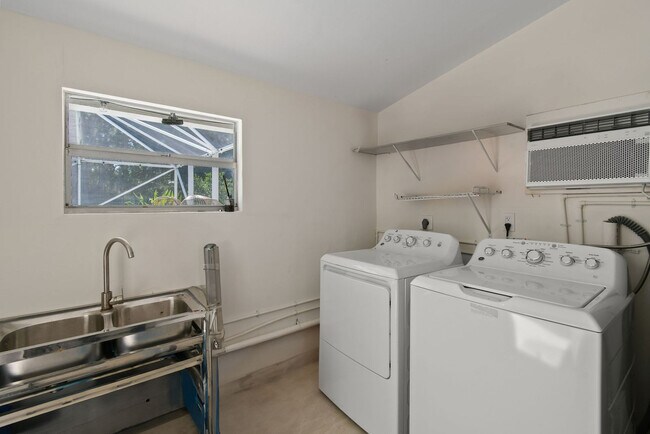 Building Photo - 13014 46th Ct N