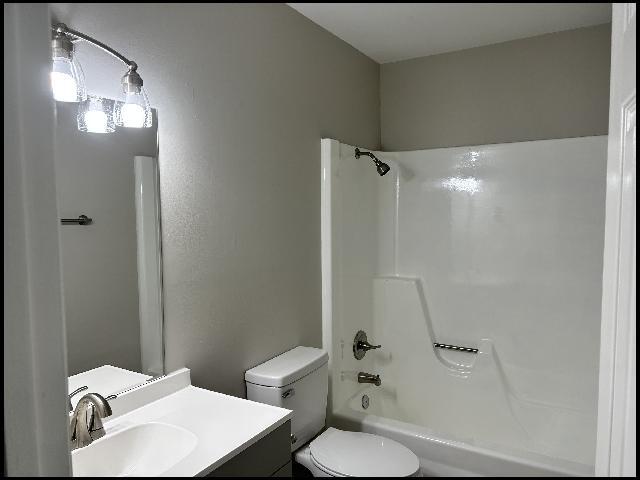 Building Photo - 16 Kingspark Dr