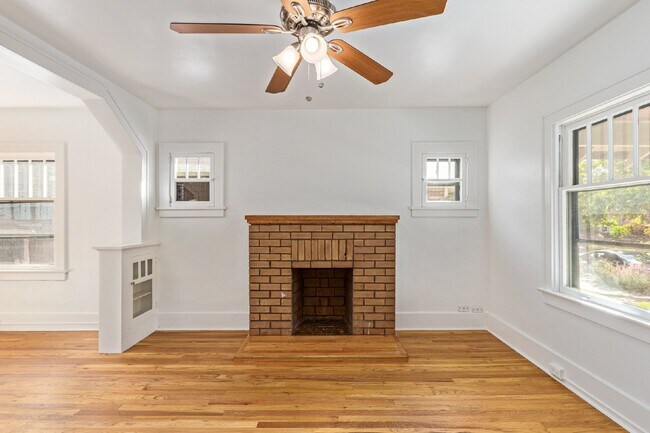 Building Photo - Great two bed two bath bungalow for rent i...
