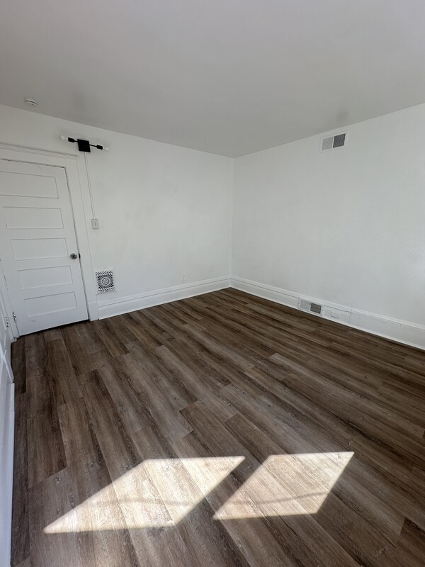 Building Photo - 7211 Lemington Ave