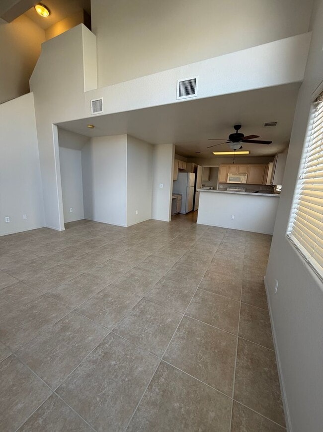 Building Photo - Corner lot townhome