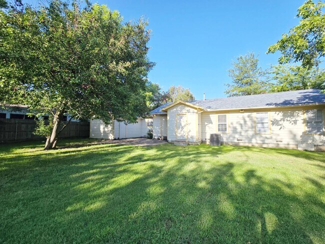 Building Photo - 2503 Taylor St