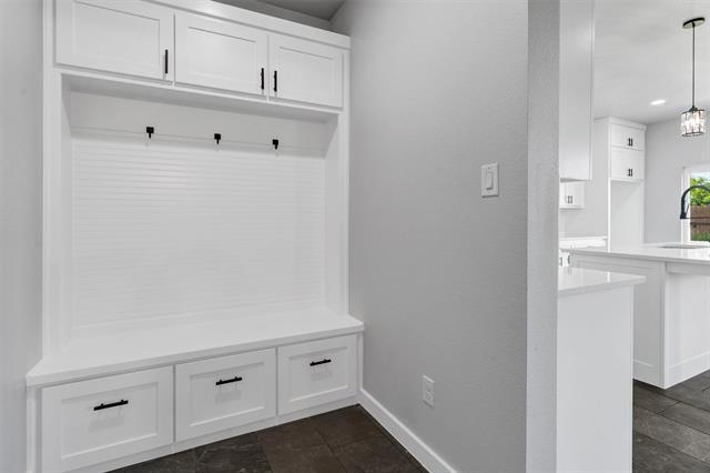 Building Photo - 576 Highview Ct