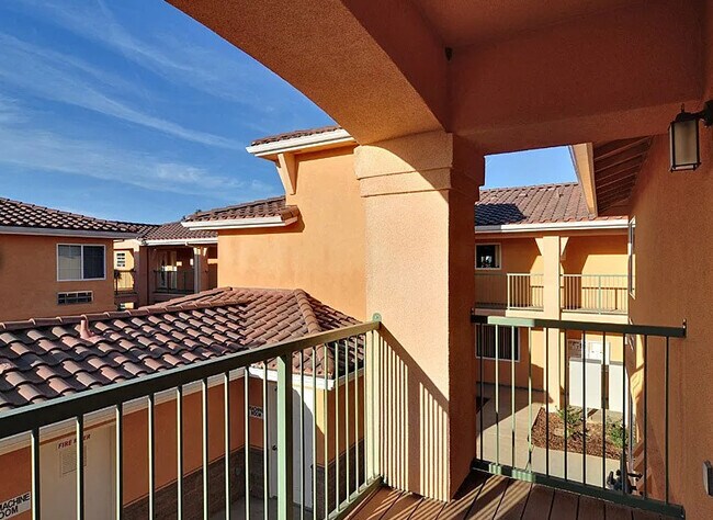 Building Photo - Seasons at Anderson