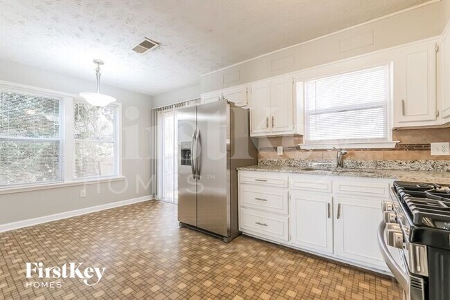 Building Photo - 680 Springhollow Ln SW