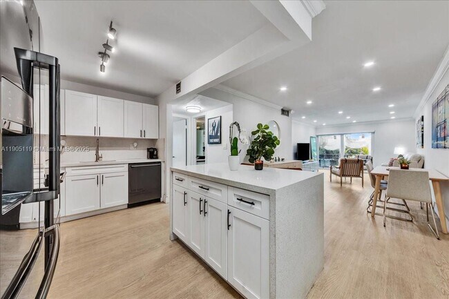 Primary Photo - 9225 SW 87th Ave