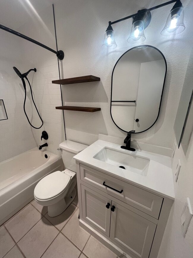 Building Photo - Upgraded Studio in Heart of San Diego - MOVE IN SPECIAL!