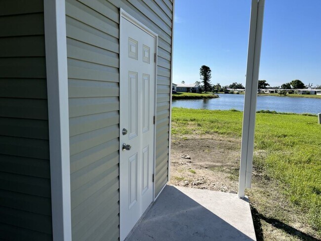 Building Photo - 7815 Lakeshore Dr