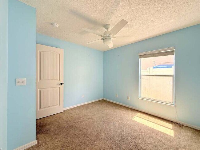 Building Photo - 1118 Hardwood Dr